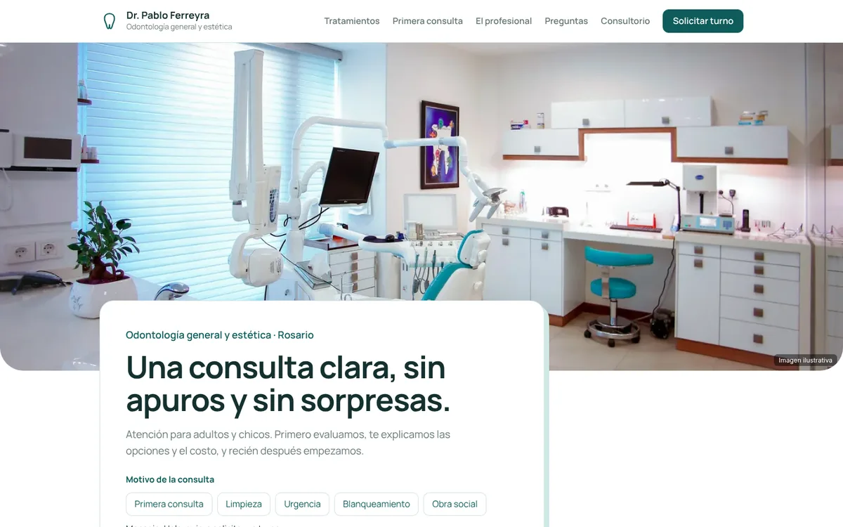 Sitio de ejemplo de un consultorio odontológico: fondo agua, titular ordenado y tarjeta con los pasos de la primera consulta